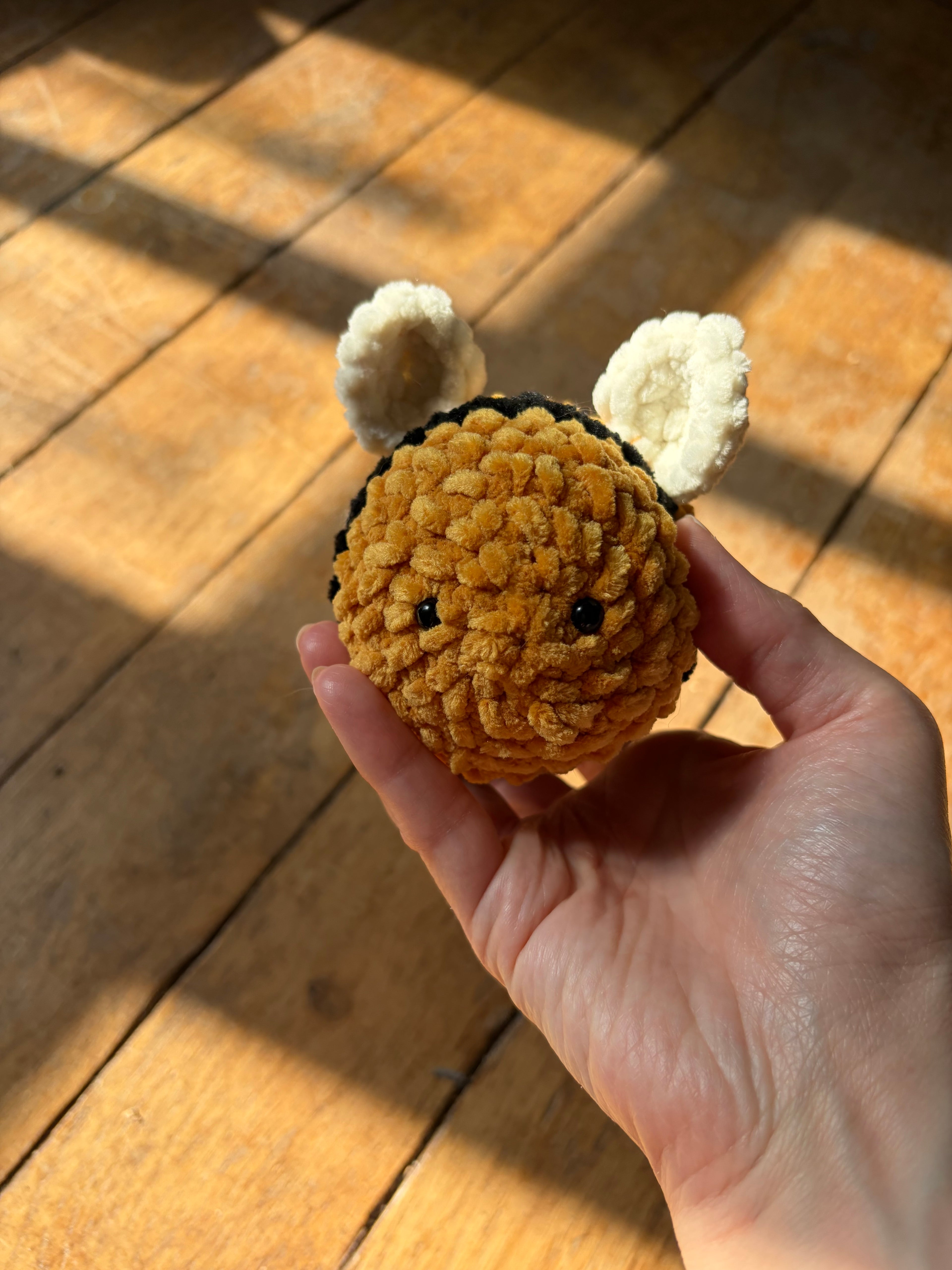 Abeille au crochet