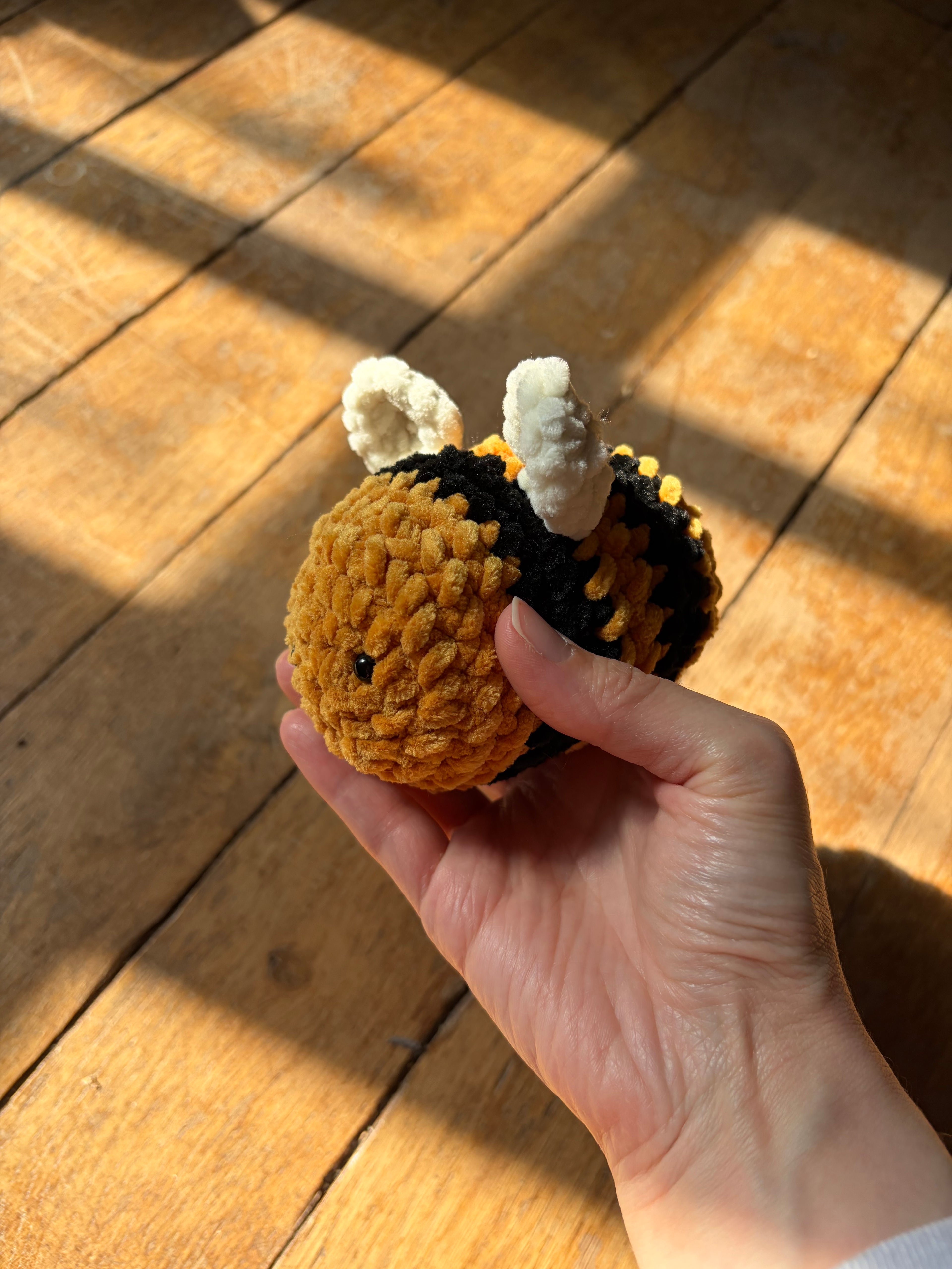 Abeille au crochet
