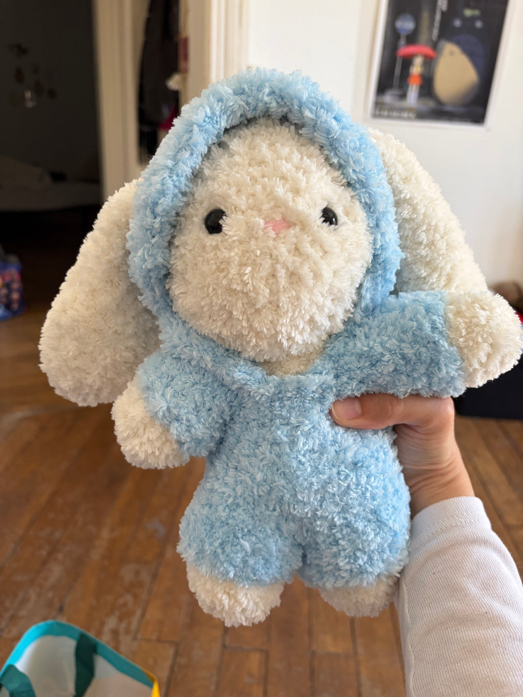 Lapin fluffy pyjama bleu